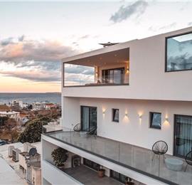 3 bedroom penthouse apartment with pool in Chania town, sleeps 6